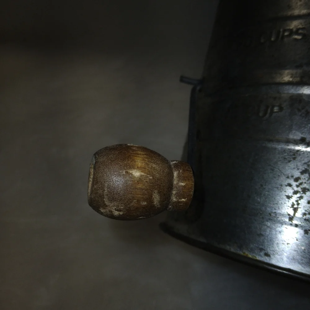 Vintage Bromwell's Crank Sifter, wear and patina